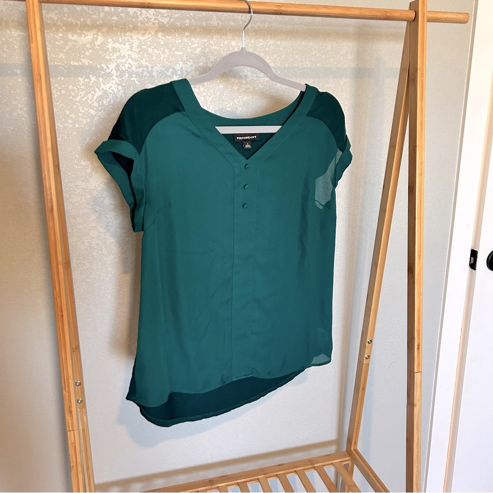Fortune + Ivy Emerald Blouse. Size small.